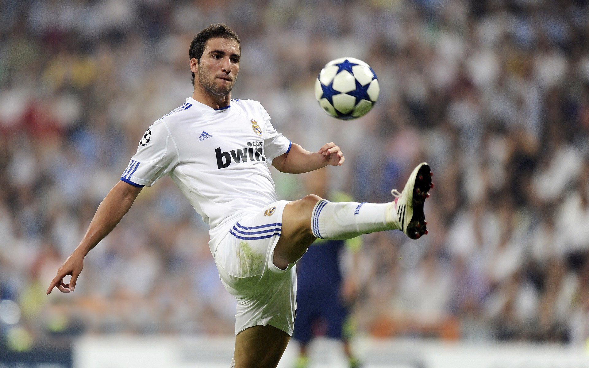 巴萨VS拜仁：欧洲足坛经典之夜，巴萨大胜拜仁