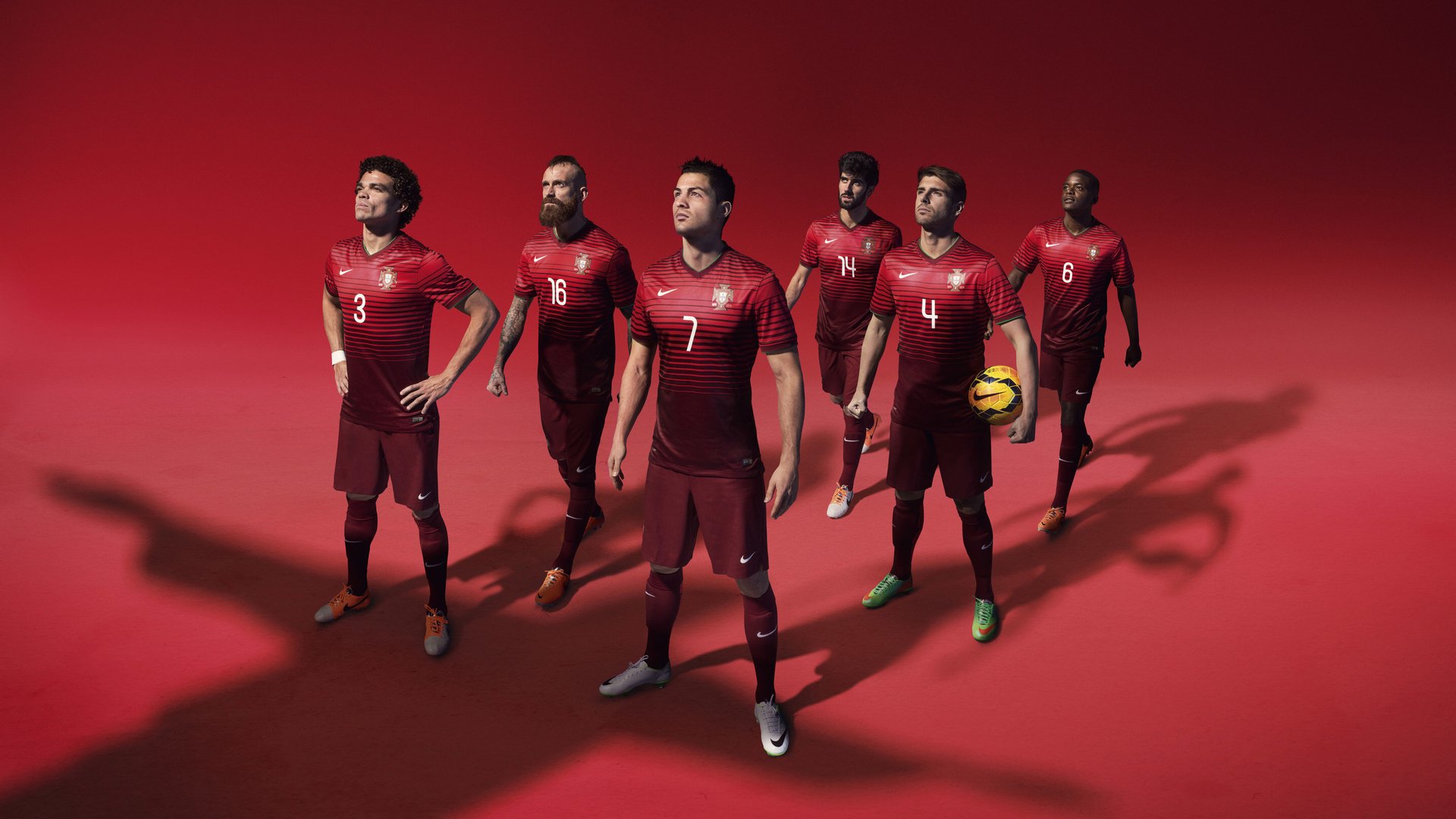 “切尔西决赛3–0胜PSG，捧首个扩军俱乐部世界杯冠军”